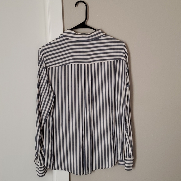 Blouse - Picture 2 of 3